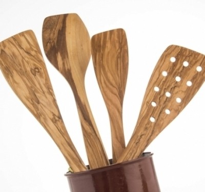 Hölzerne Küchenutensilien aus Ischler Holzhandwerk, handgefertigt, langlebig und naturbelassen.