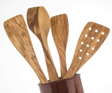 Hölzerne Küchenutensilien aus Ischler Holzhandwerk, handgefertigt, langlebig und naturbelassen.