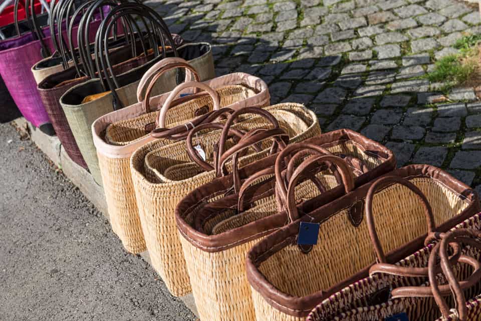Holzhandwerk Taschen, naturbelassen, traditionell gefertigt.