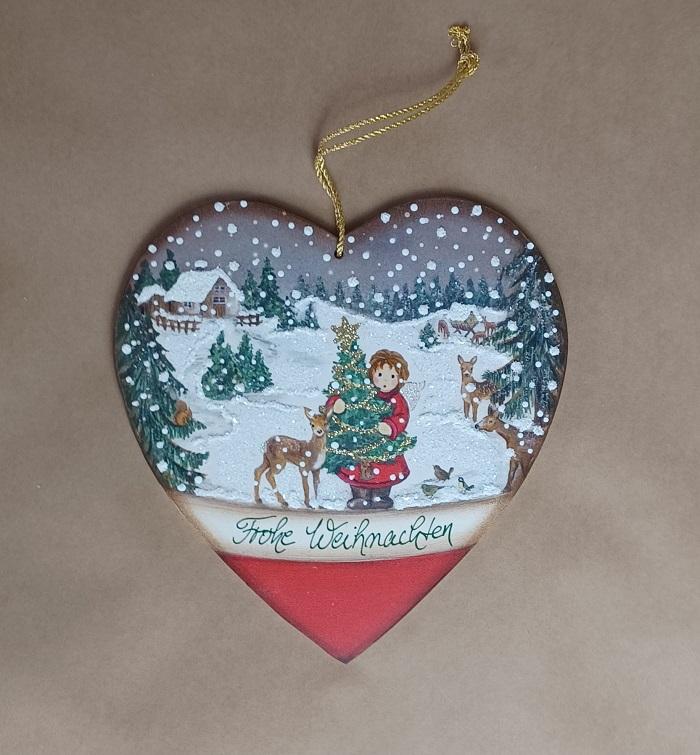 Dekoratives Herz mit winterlichem Motiv, Weihnachtsbaum, Rentieren und Schneefall.