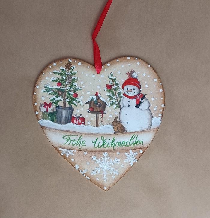 Dekorativer Weihnachtsanhänger aus Holz mit Wintermotiv, Schneemann, Tannenbaum.