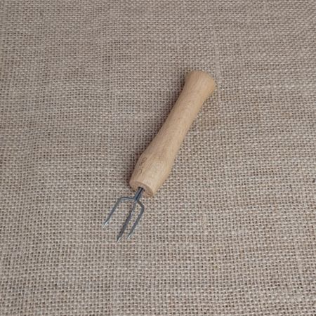 Hochwertiges Holzhandwerk-Werkzeug für feine Schnitte und Details in Holzarbeiten.