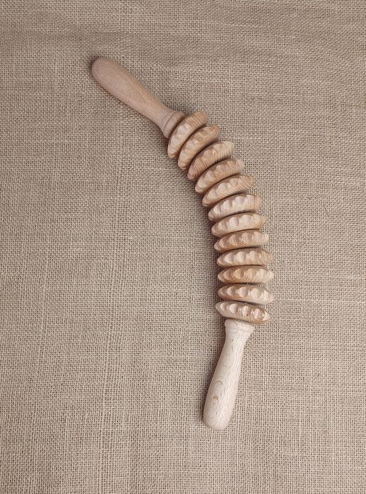 Hochwertiges Holzmassagegerät für Entspannung und Wellness in Handarbeit gefertigt.