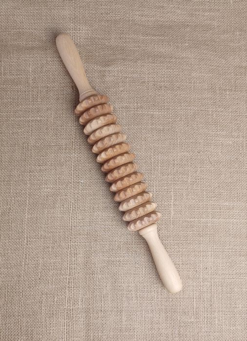 Handgefertigte Holzspindel mit Scheiben, aus hochwertigem Holz gefertigt.