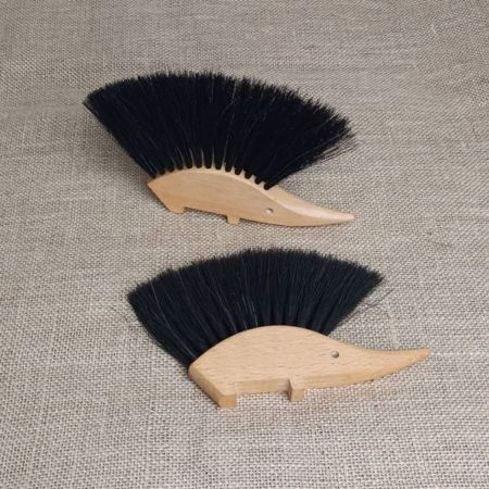 Hochwertige Holzbürsten für Reinigung und Haushalt, handgefertigt im Ischler Holzhandwerk.
