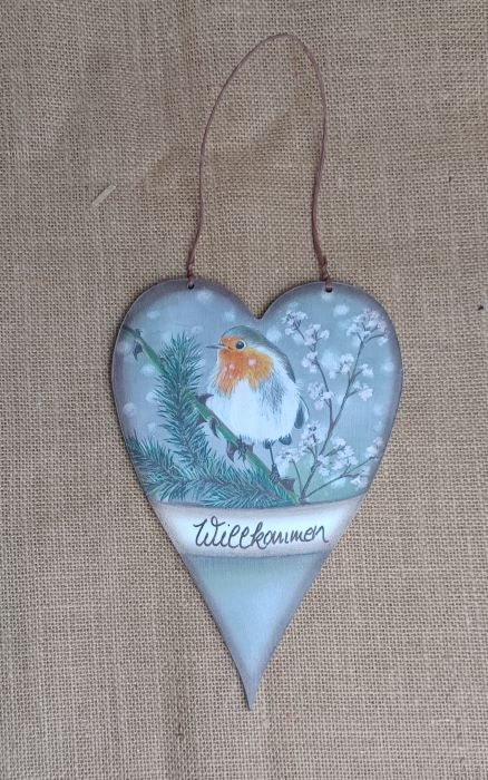 Dekoratives Holzherz mit Vogelmotiv, handgefertigt, ideal als Geschenk oder Dekoration.