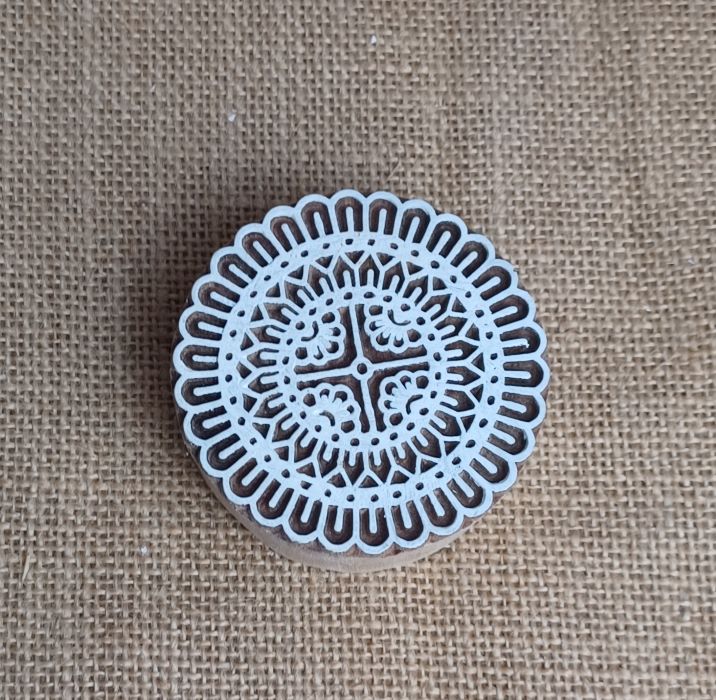 Feines Holzschnitzerei für Dekorationen und Geschenkanwendungen.