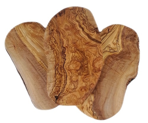 Handgefertigte Holzdeko aus Olivenholz, nachhaltige und weiße Inneneinrichtung.