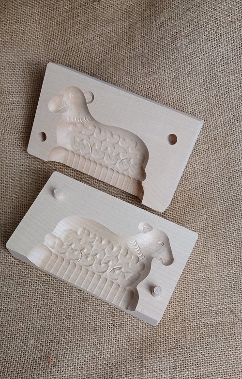 Holzbackform mit Schäfchen-Design, handgefertigt aus hochwertigem Holz. Ideal für kreative Backideen und Dekorationen.