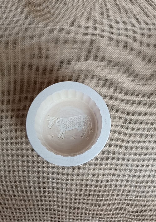 Alt: Handgefertigte Holz-Servierschale mit Wolf-Motiv, gefertigt in Ischler Holzhandwerk.