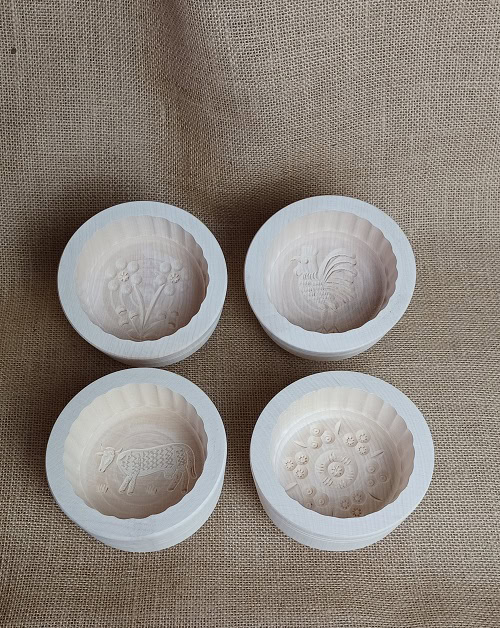 Hochwertige handgefertigte Holzschalen mit filigranen Mustern, perfekt als Dekoration oder Geschenk.