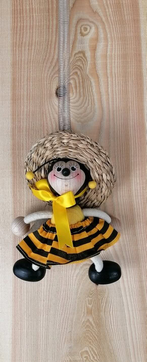 Dekorative Holzfigur als handgemachtes Holzprodukt aus Ischler Holzhandwerk.