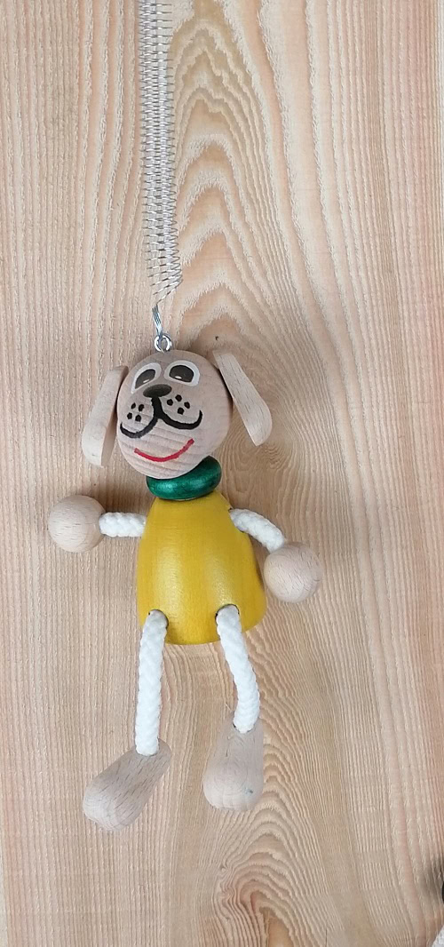 Schönes Hund Holzpendelspiel, handgefertigt aus hochwertigem Holz, ideal als Holzdeko und Kinderzimmerdekoration.