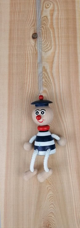 Hochwertiges Holzspielzeug Clown, handgefertigt mit Naturmaterialien, ideal als Kinderspielzeug.