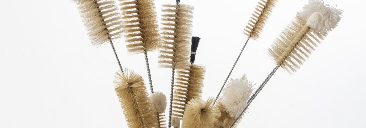 Reinigungspinsel aus Holz mit Naturborsten für Holzarbeiten und Handwerk.