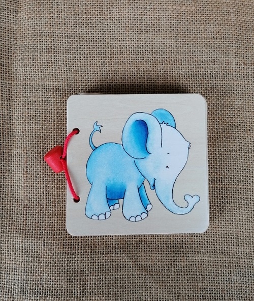 Handgefertigtes Holzschild mit Elefantenmotiv, passend für Dekor und Geschenk.