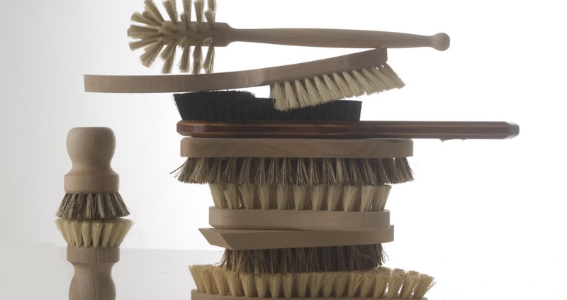 Putzbürsten aus Holz, Naturborsten, langlebig, umweltfreundlich.