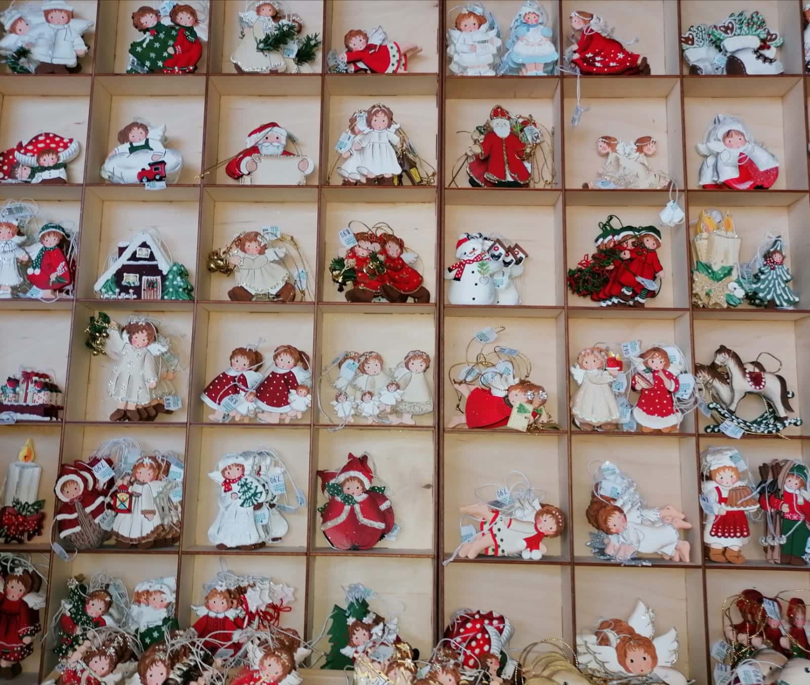 Deko Weihnachtsanhänger, handgemacht, für festliche Dekorationen, Holzkunst, österreichisches Handwerk.