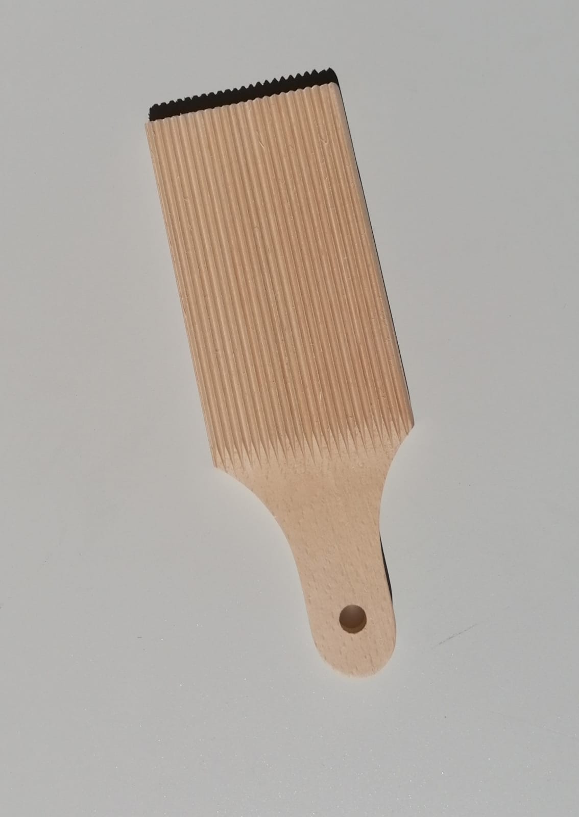 Holzpenzel aus hochwertigem Holz für präzises Arbeiten im Holzhandwerk.