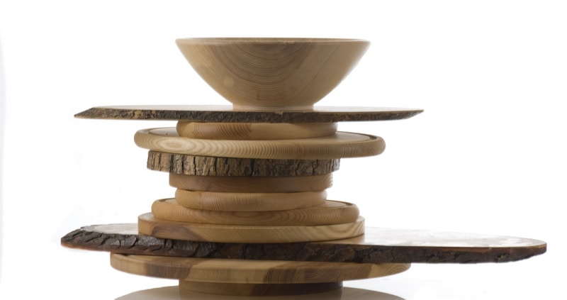 Schmuckstück aus handgefertigtem Ischler Holzhandwerk, naturbelassen und einzigartig.