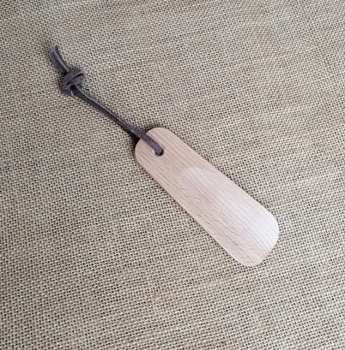 Hochwertige Holz-Schuhplattte für nachhaltige Handwerkskunst und natürliche Materialien.