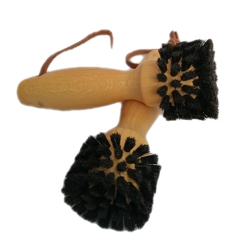 Holzhandwerksbürste mit schwarzen Borsten, handgefertigt für nachhaltiges Reinigungszubehör.