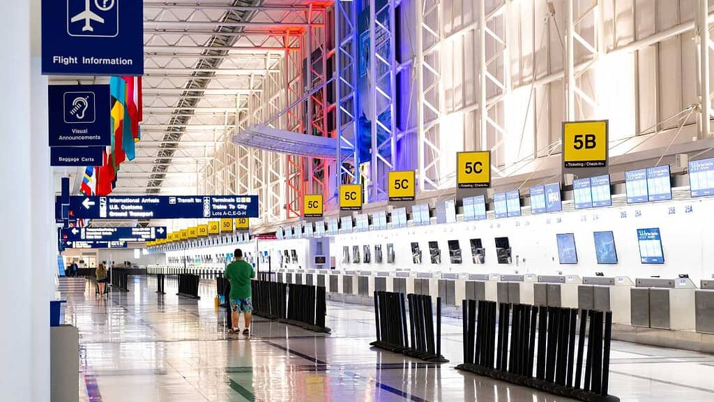 Your Ultimate Guide to Stress-Free Holiday Travel: Expert Tips from Jenny's Travel - Image 2