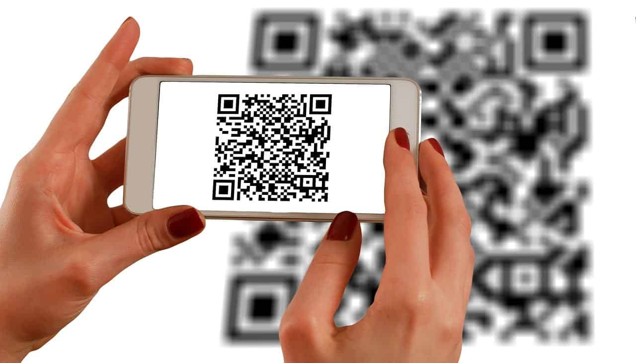 taking smartphone pic of QR code