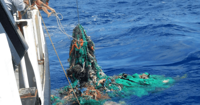 mazara pescatori plastica