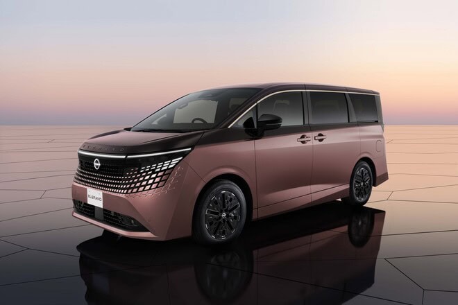 nuova Nissan Elgrand 2026 presentata al Japan Mobility Show tra i modelli della gamma Re:Nissan