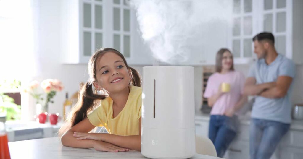 Family,In,Kitchen,With,Modern,Air,Humidifier