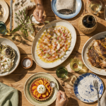 noé & le comptoir de noé - cuisine de partage sur grande table méditerranéenne