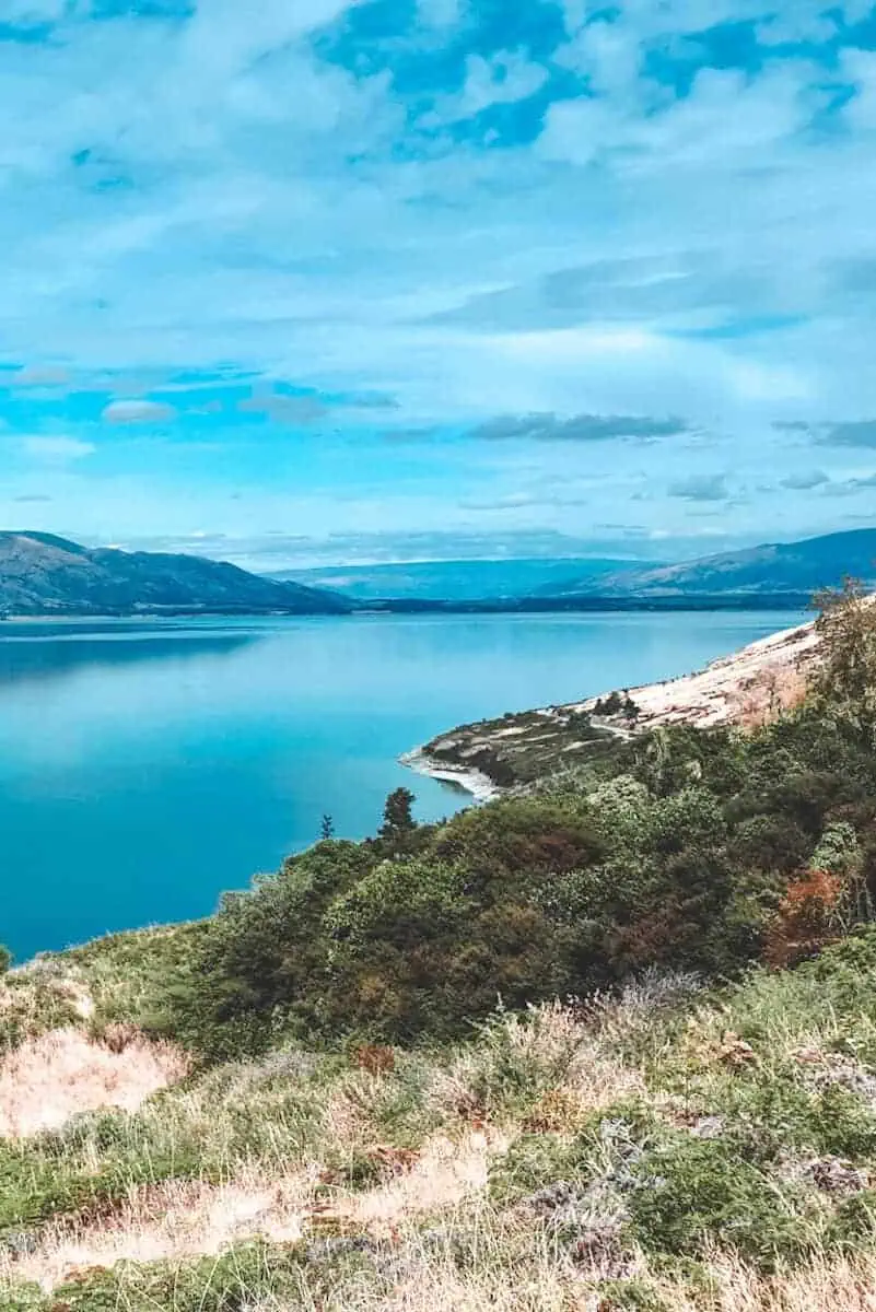 A large lake in New Zealand surrounded by mountain scenery