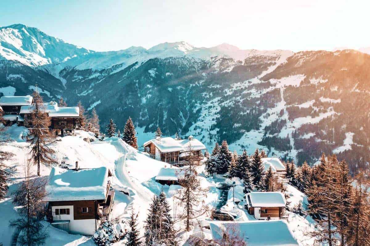 Pretty, snow-clad chalets in the remote Swiss Alps