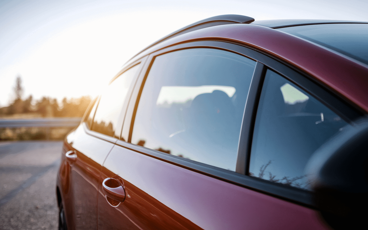 autoglassfrance.fr personnalisation gros plan film teinté voiture