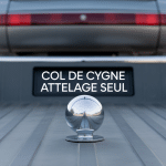 col de cygne attelage seul gros plan sur véhicule