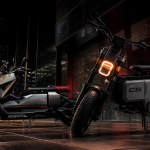 bmw scooter electrique ce 04 et ce 02 stationnes en ville