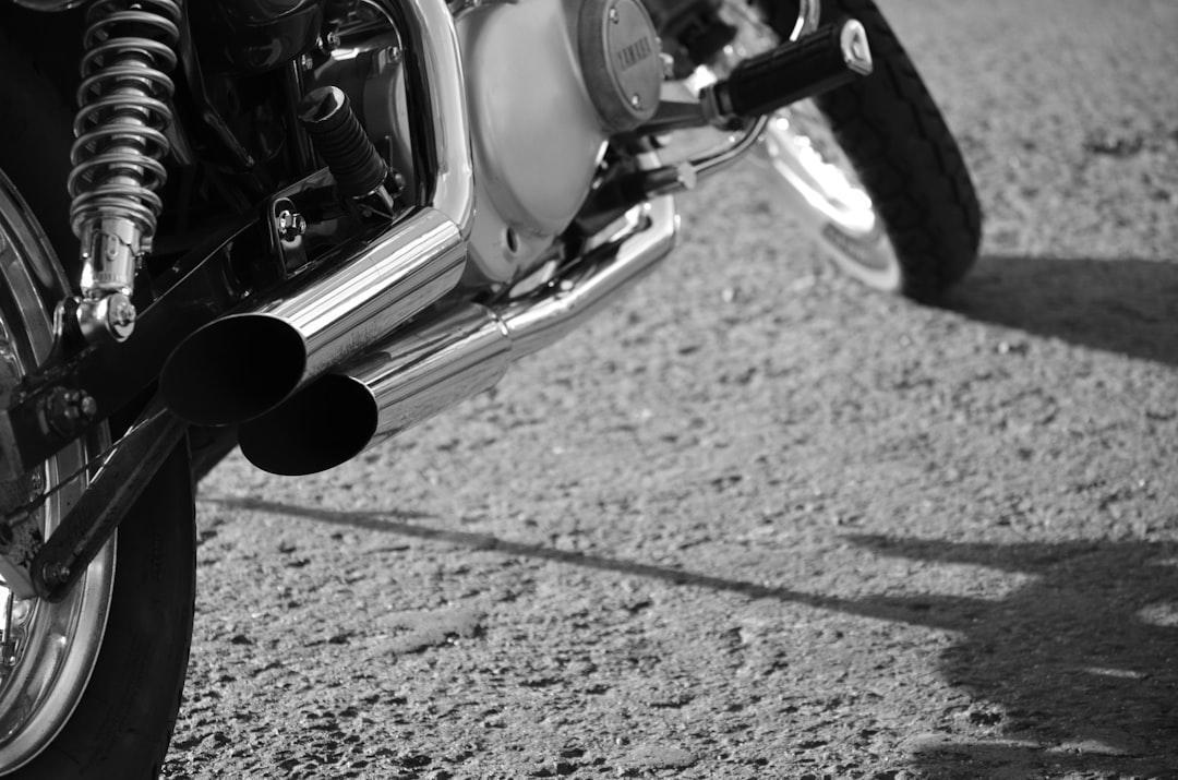 Silencieux d'&eacute;chappement moto : comparaison des mat&eacute;riaux