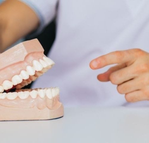 Choosing the Right Dental Treatment Abroad in 2025