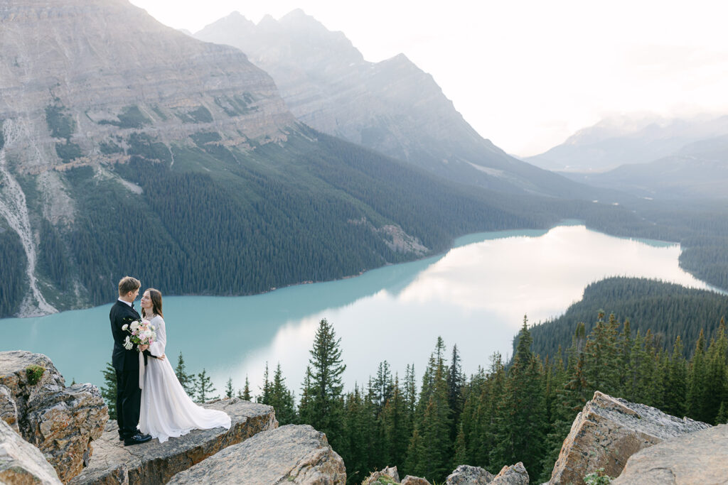 Banff wedding venues featuring a lakeside ceremony with turquoise water and mountain backdrop