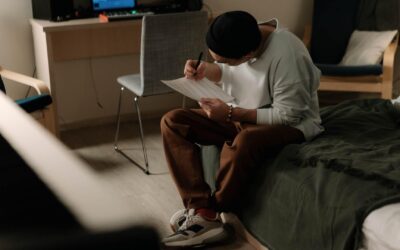 Online Songwriting Class vs. In-Person Which is Right for You