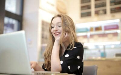 The Benefits of Taking an Online Songwriting Class: Flexible Learning for Creatives