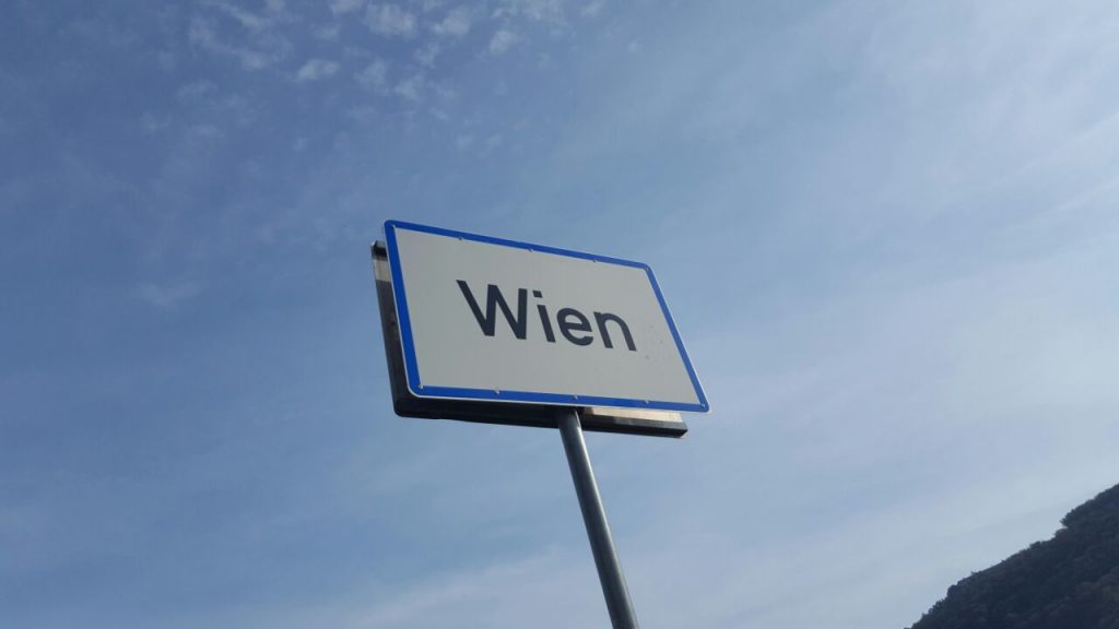 שלט בכביש שמוביל לוינה