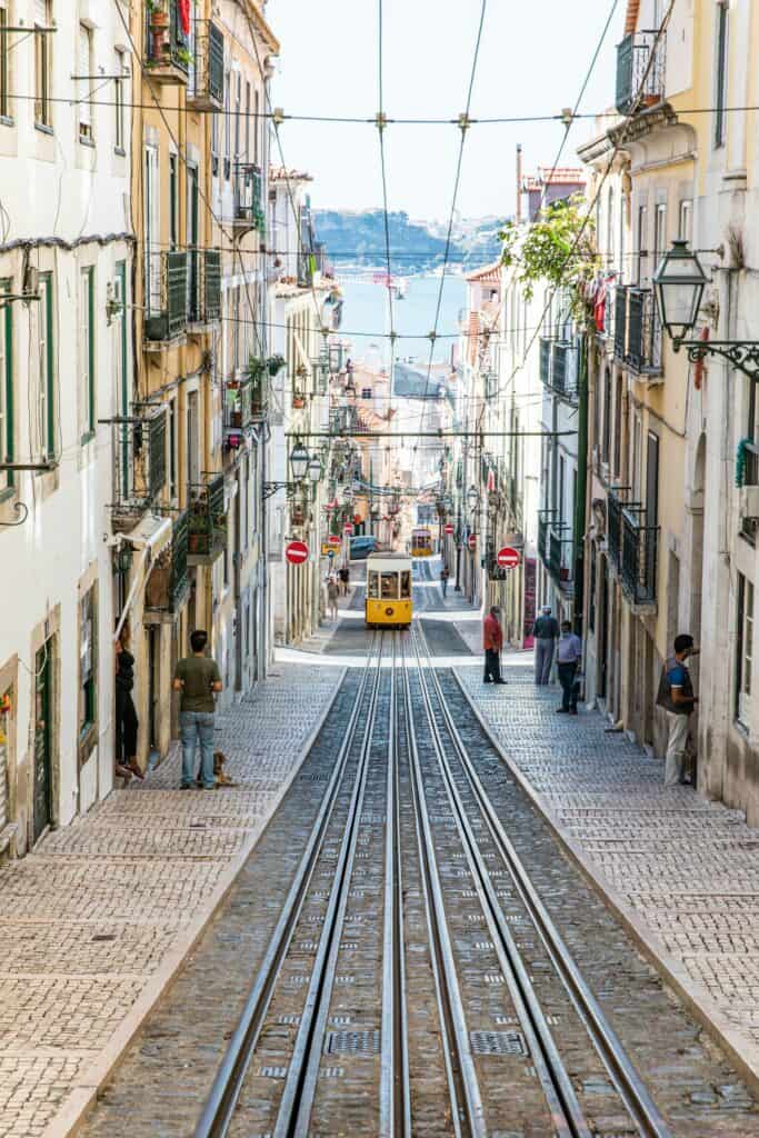 bairo-alto-lisbon-Bica-Funicular 