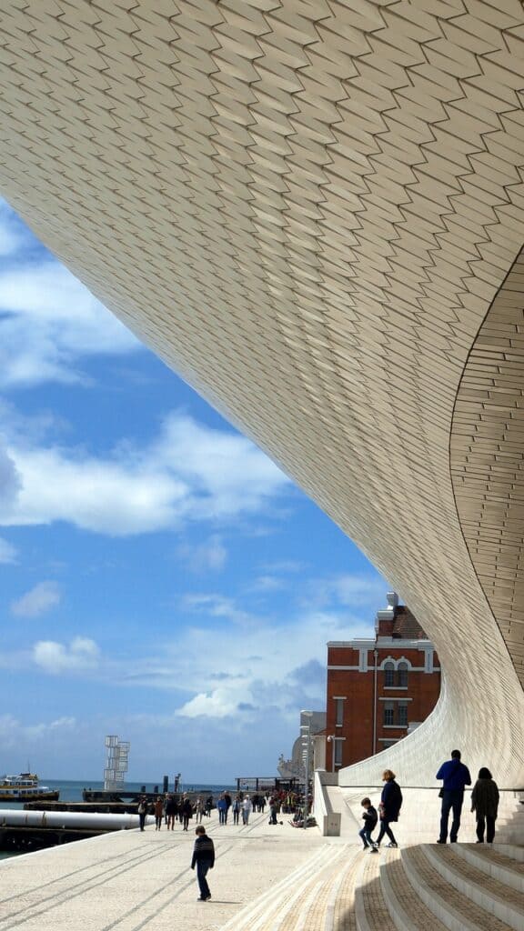 הגל של מבנה ה-MAAT בנמל ליסבון