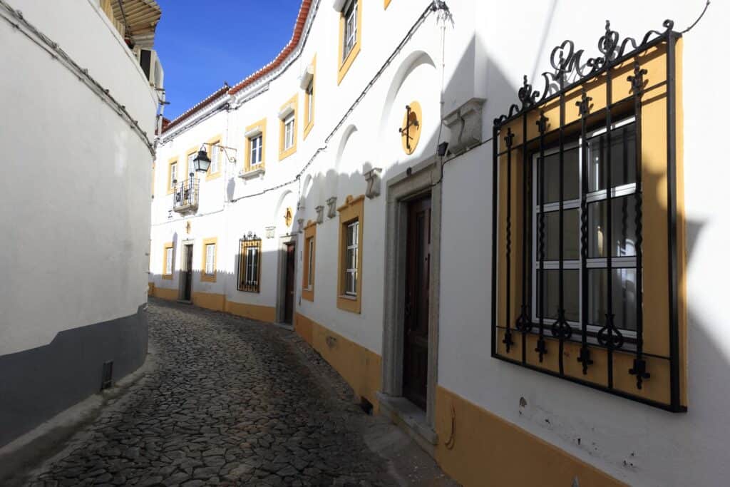 Evora Portugal - NARROW STREETS