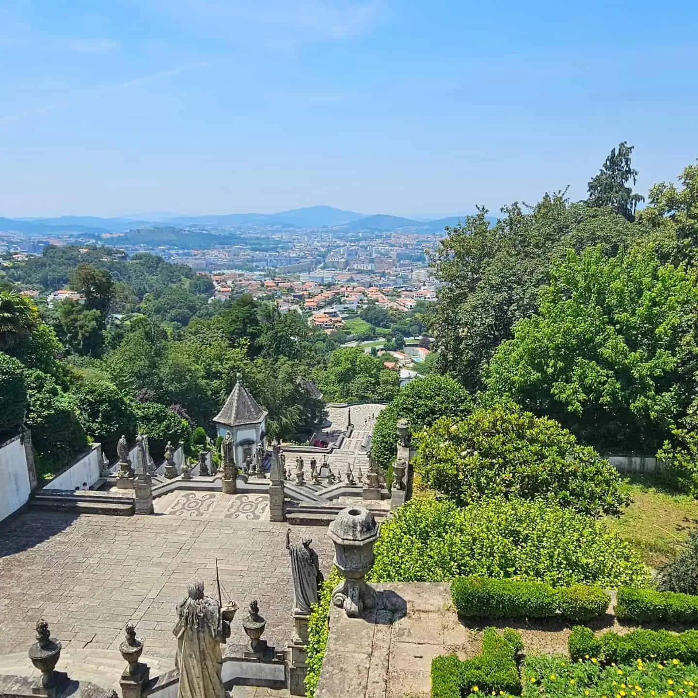 מנזר וגרם המדרגות בום ז'זוס דה מונטי בבראגה