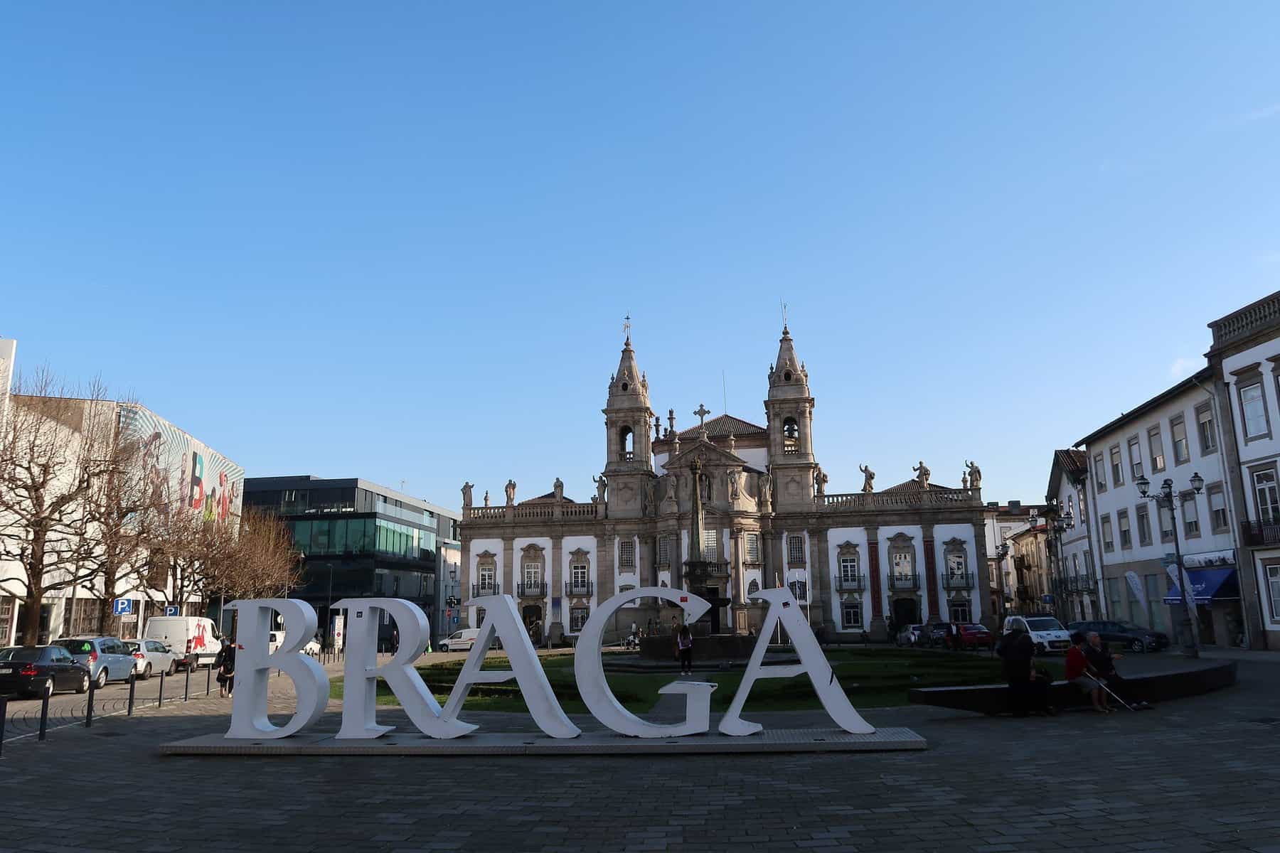 Braga - Portugal - LETRAS BRAGA - Largo Carlos Amarante - Igreja do Hospital ou Igreja de São Marcos LETRAS BRAGA