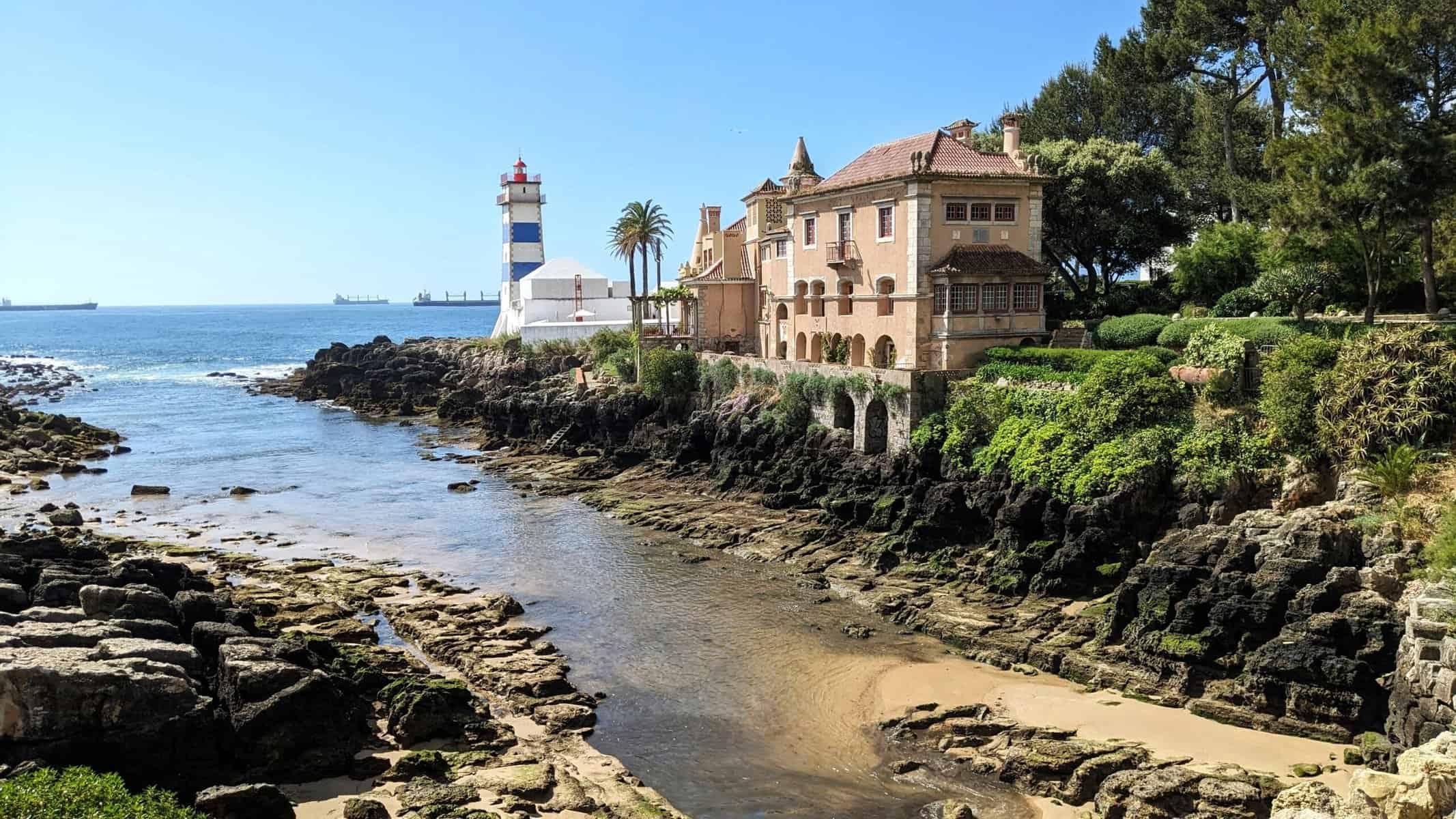 cascais-portugal-santa-maria-lighthouse-low-tide