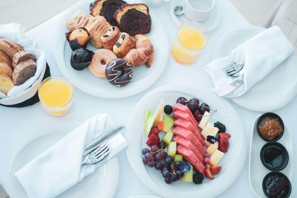 hotel-breakfeast
